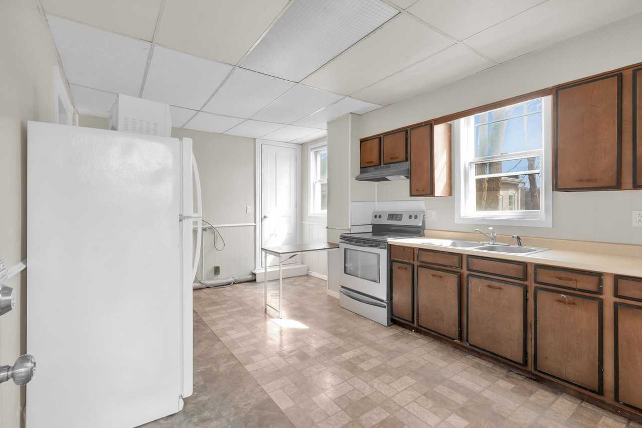 137 N 7th St - Photo 4 of 17