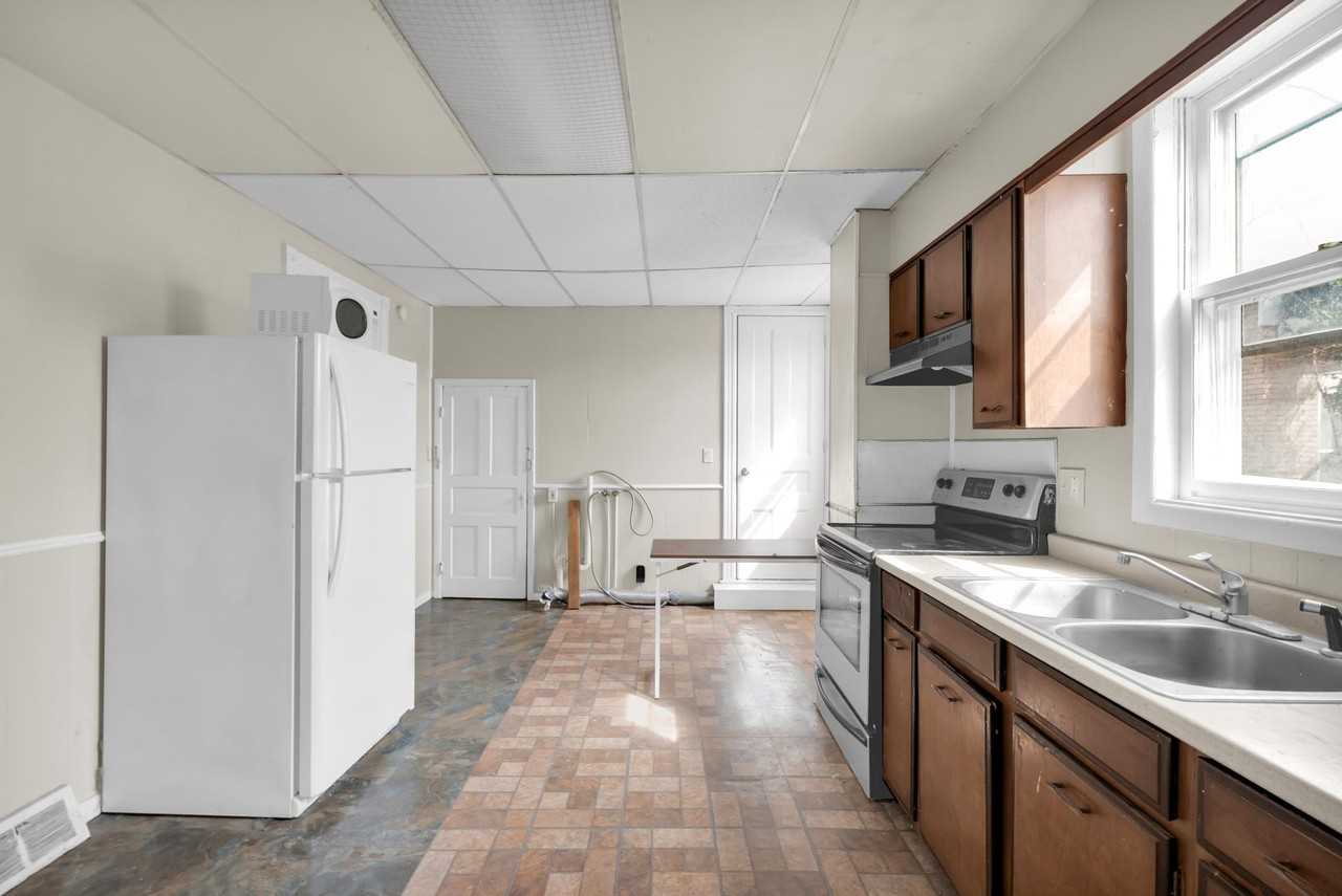 137 N 7th St - Photo 5 of 17