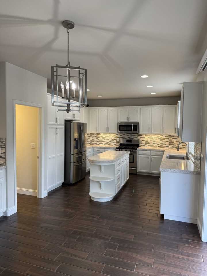 2301 Warm Springs Dr - Photo 3 of 5