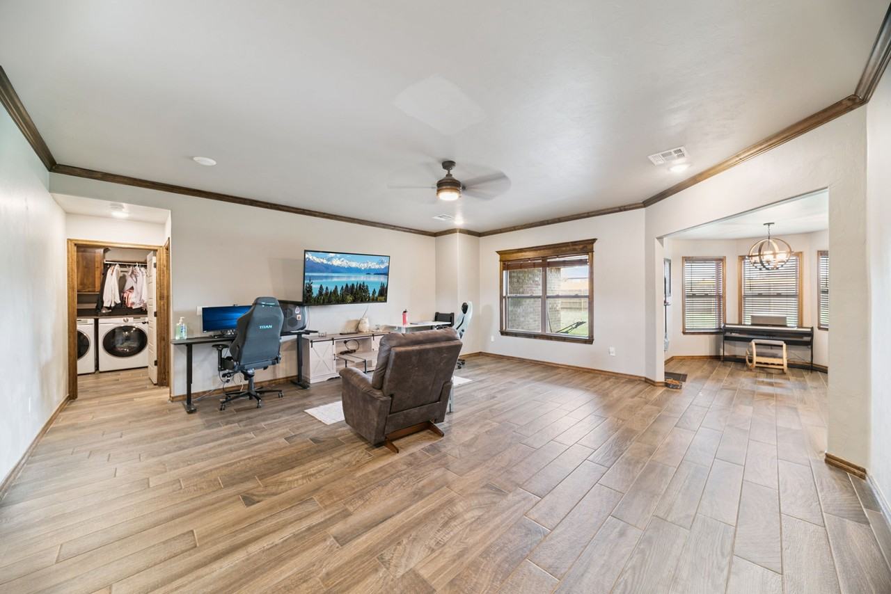 1138 Jones Ave - Photo 5 of 24