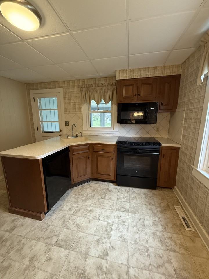 4324 Valley Rd - Photo 2 of 8