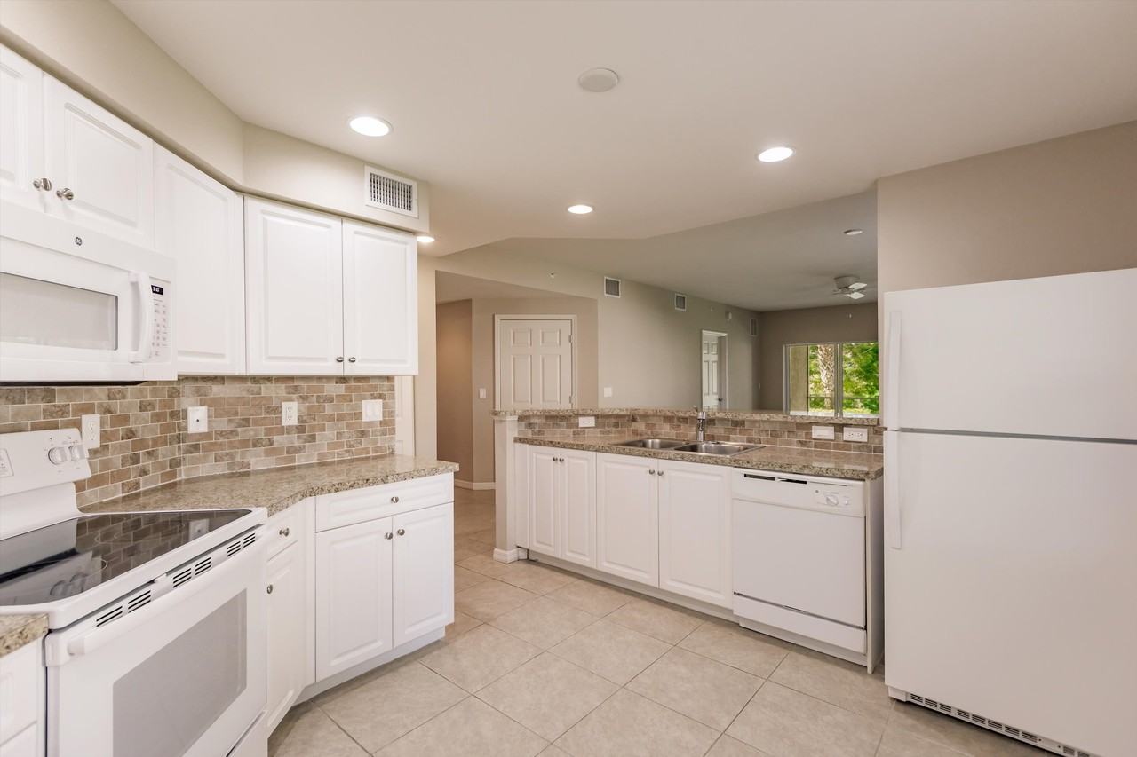 27470 Palmesta Cir #29 - Photo 5 of 15