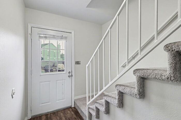 4152 Charleston Dr - Photo 3 of 29