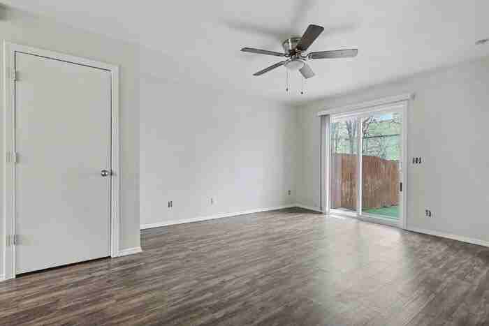 4152 Charleston Dr - Photo 4 of 29