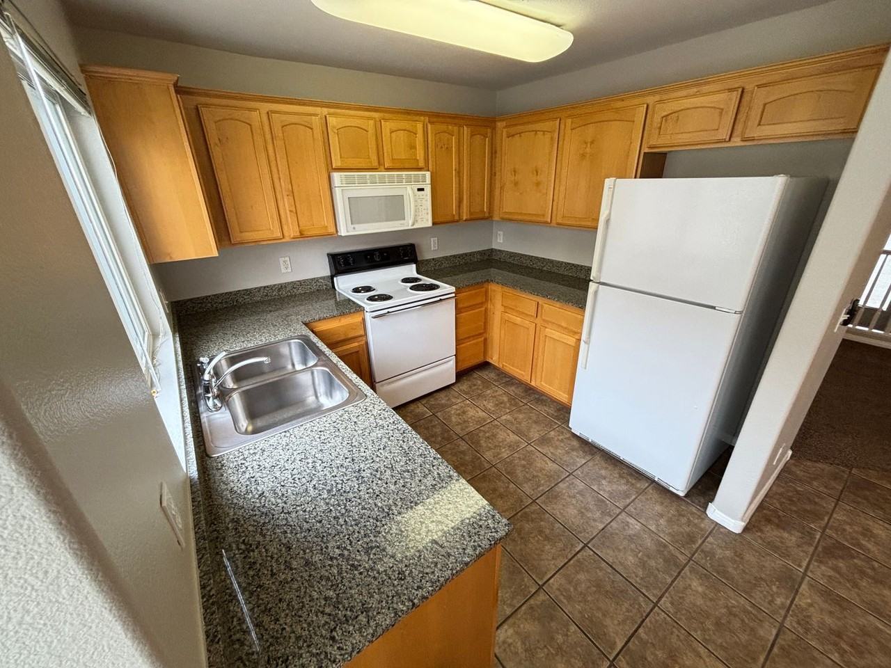 8409 Tiger Woods Ave - Photo 3 of 40