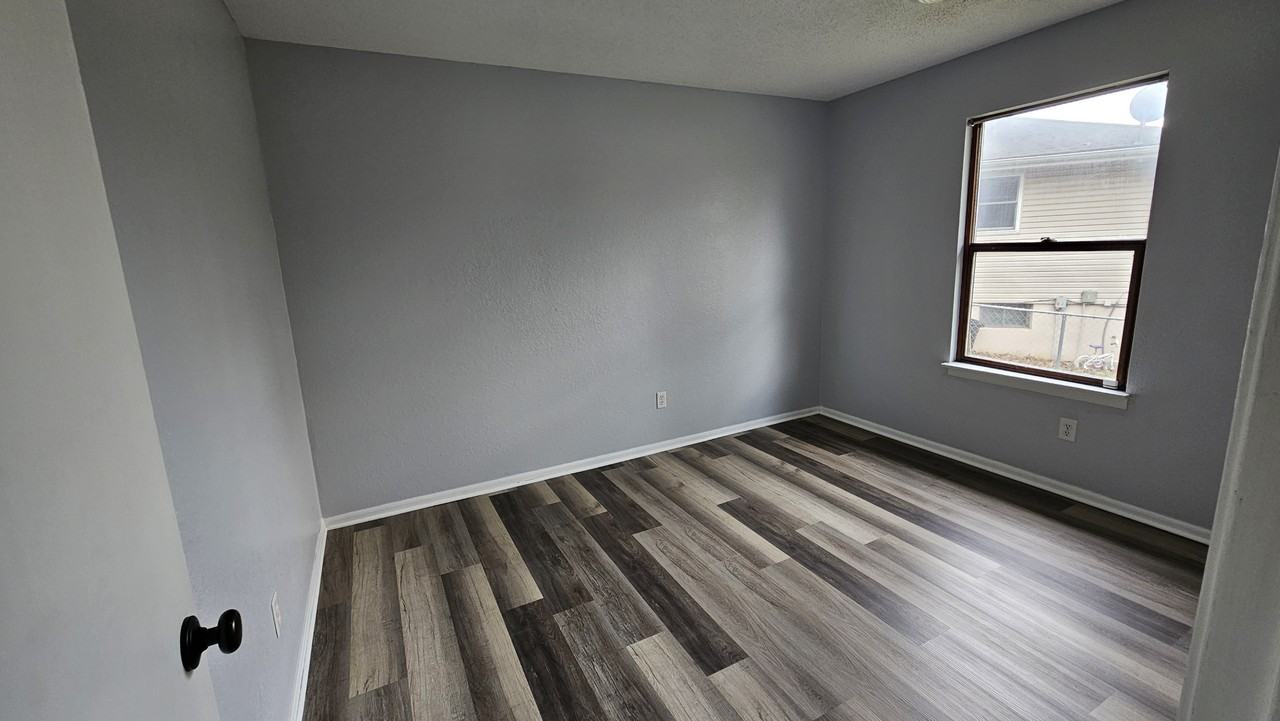 412 N Gilbert St #412 - Photo 2 of 7