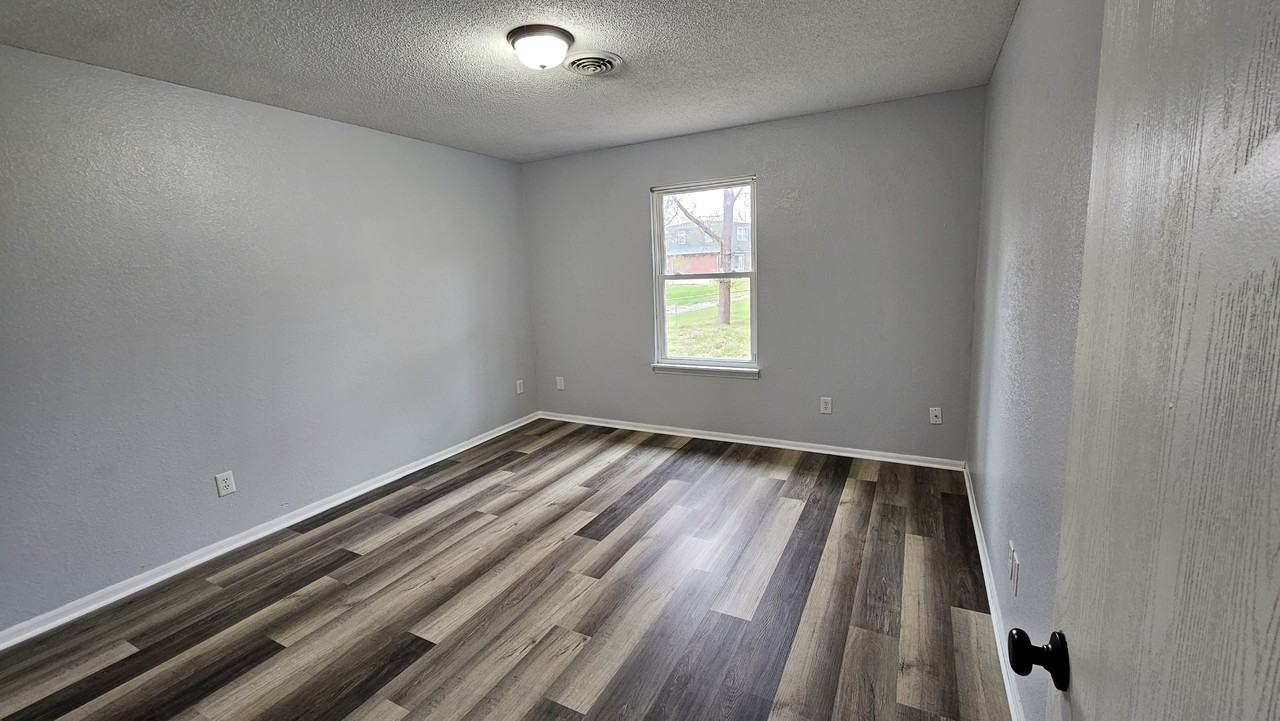 412 N Gilbert St #412 - Photo 3 of 7