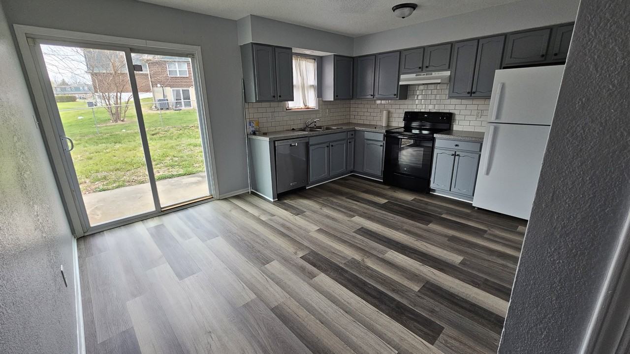 412 N Gilbert St #412 - Photo 6 of 7