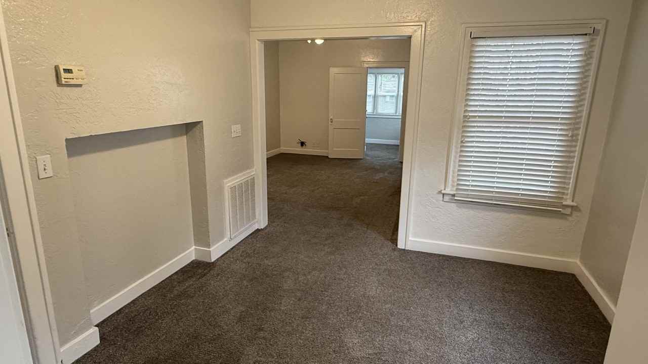 431 E 1st Ave #D - Photo 3 of 13