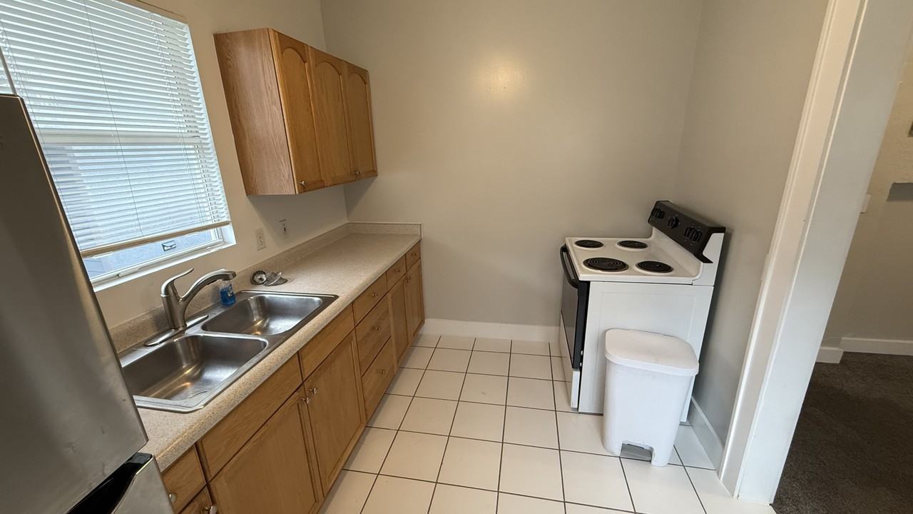 431 E 1st Ave #D - Photo 6 of 13