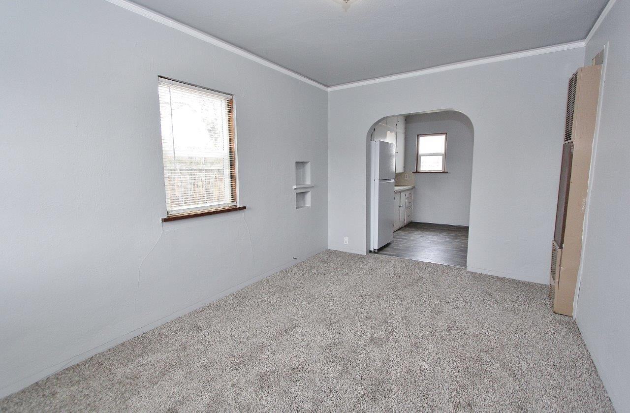 210 S Commercial Ave - Photo 2 of 19