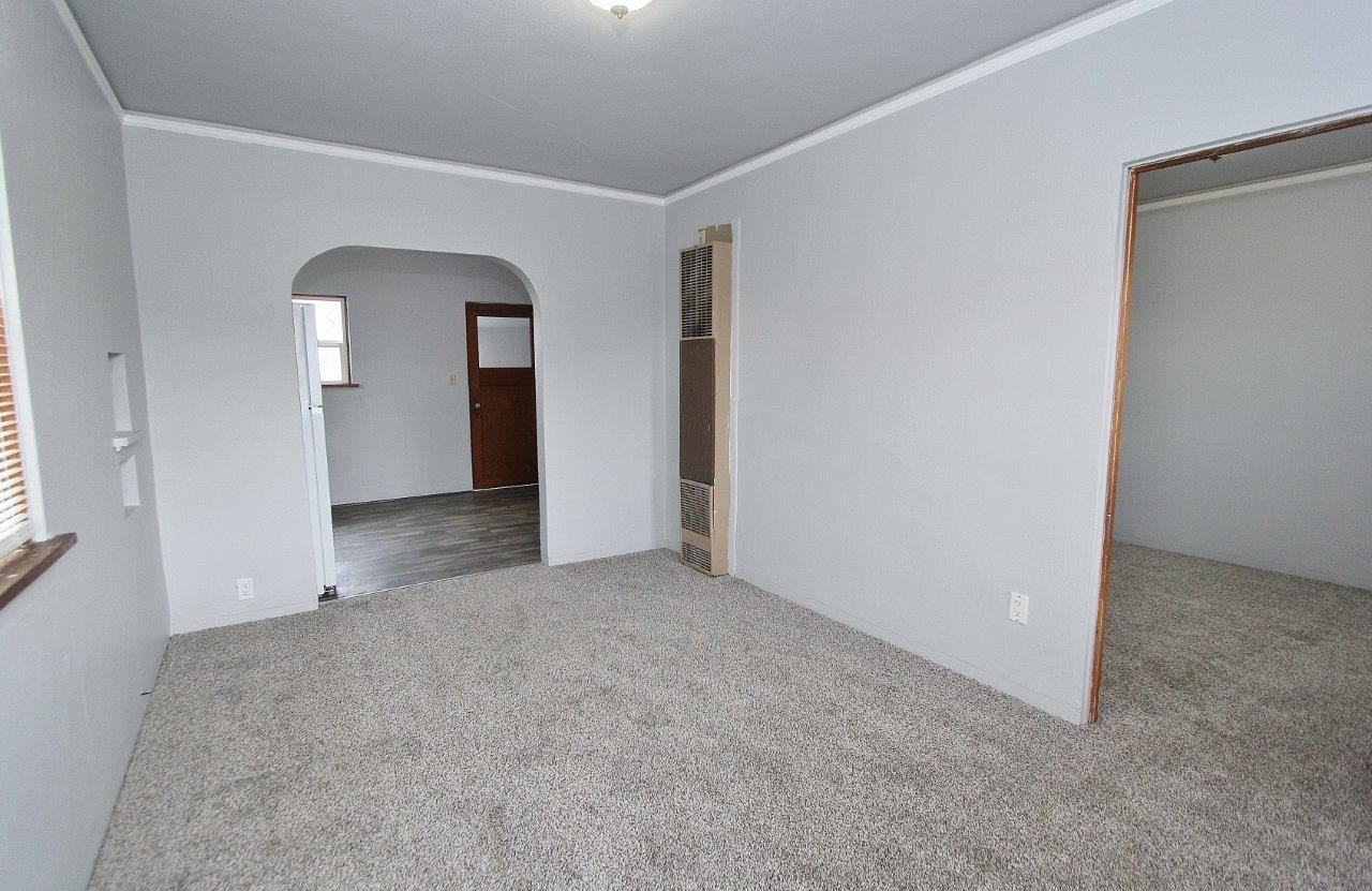 210 S Commercial Ave - Photo 3 of 19