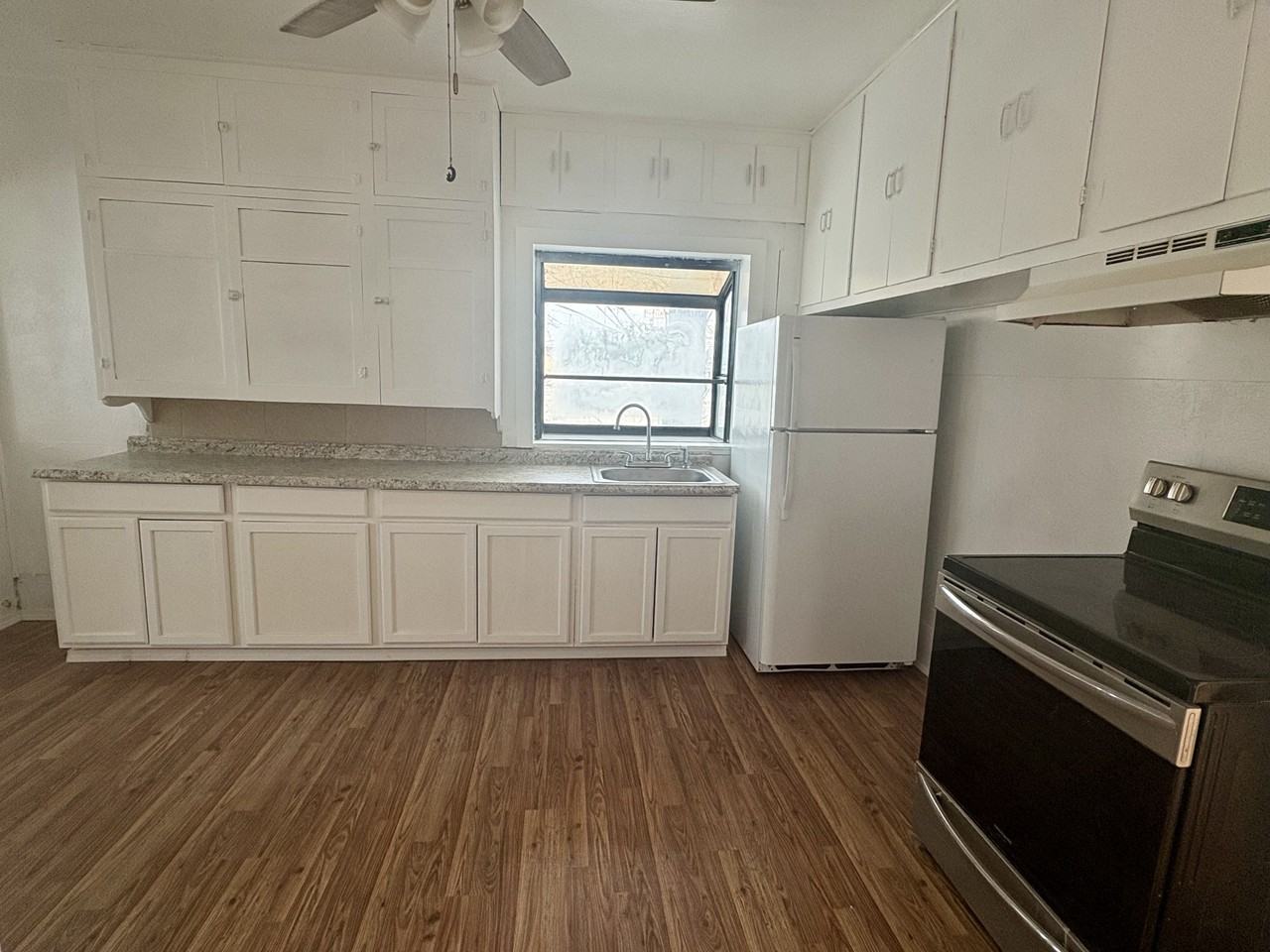 1345 Cornell Ave - Photo 3 of 10