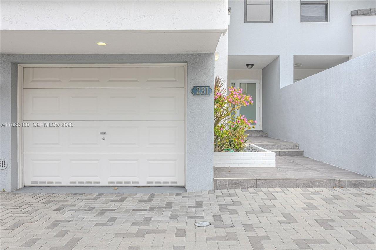 231 Poinciana Dr #401 - Photo 5 of 37