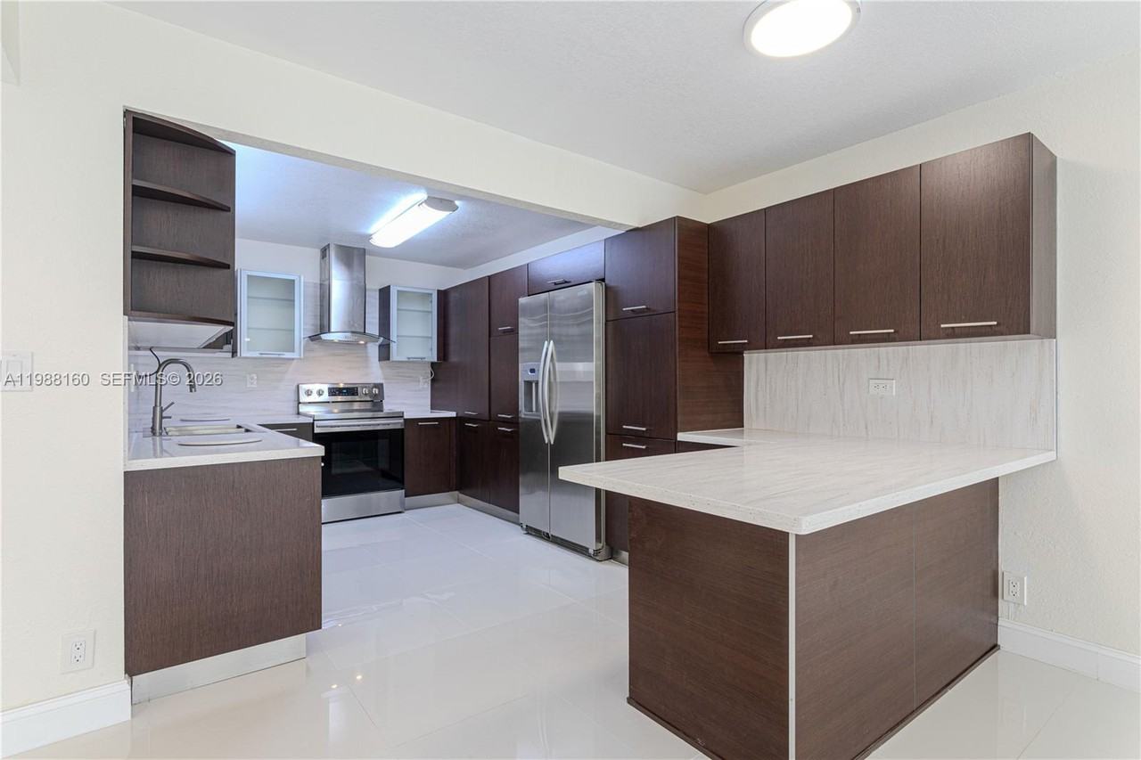 231 Poinciana Dr #401 - Photo 7 of 37