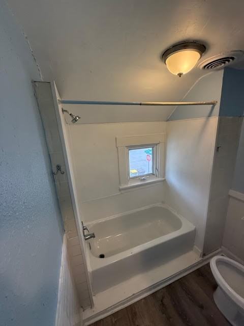 425 Stanley St - Photo 2 of 10