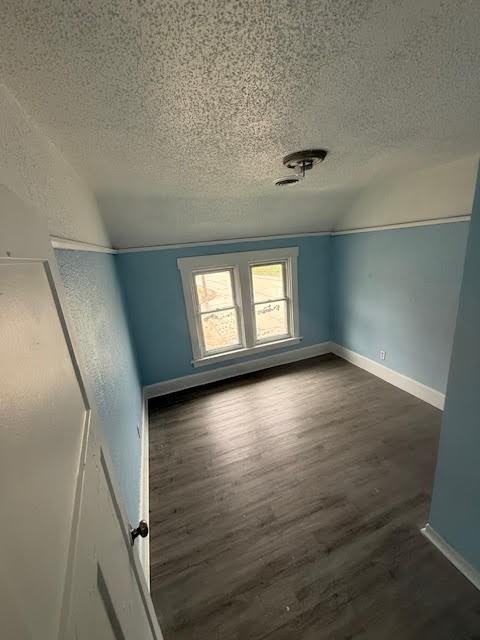 425 Stanley St - Photo 6 of 10