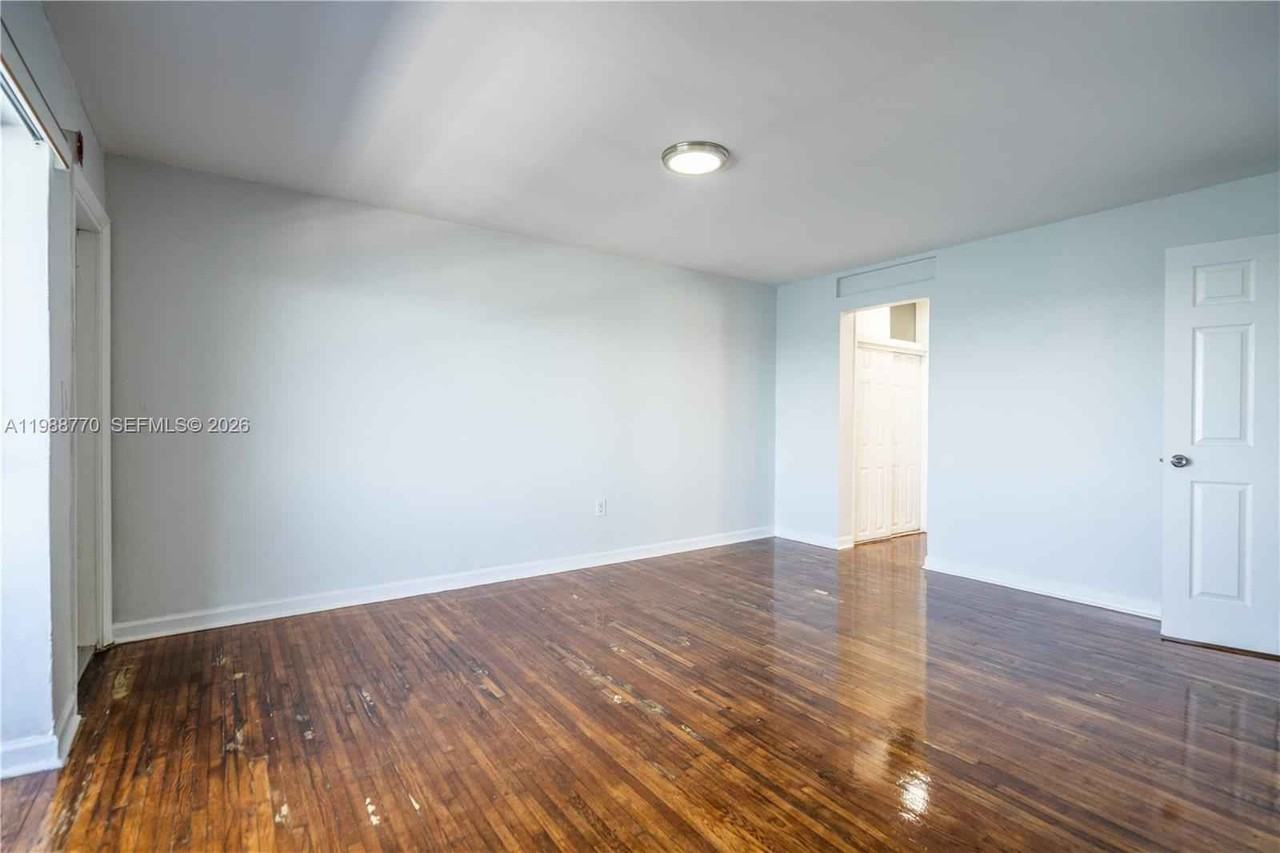 7931 East Dr - Photo 2 of 23