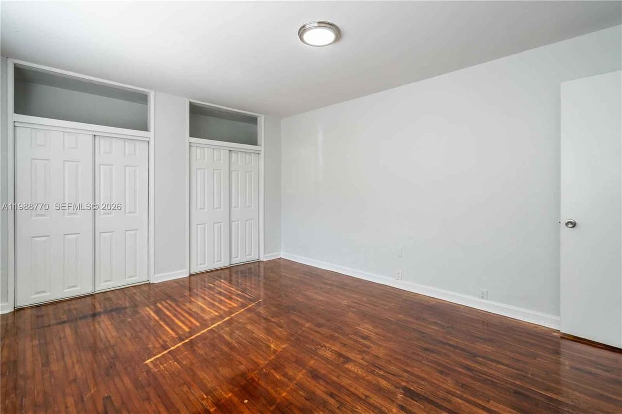 7931 East Dr - Photo 4 of 23