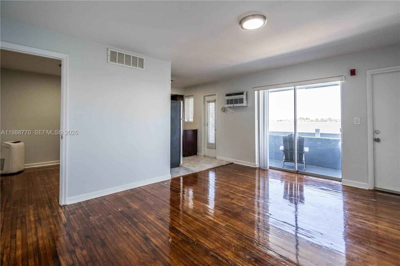 7931 East Dr - Photo 6 of 23