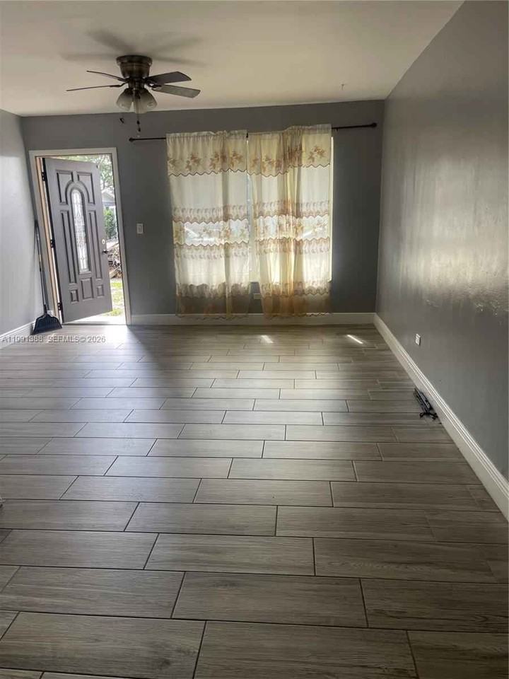 1950 Sw 68th Way - Photo 2 of 8