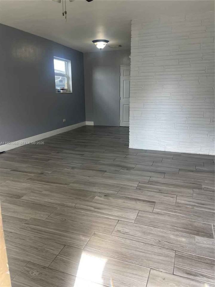 1950 Sw 68th Way - Photo 3 of 8
