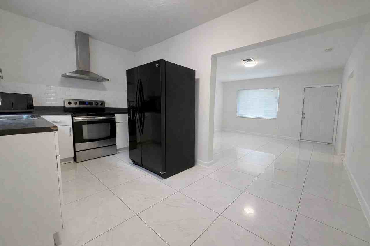 1942 Funston St #1-5 - Photo 3 of 9