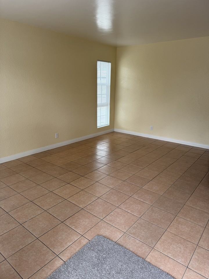 136 E. Bay - A #A - Photo 4 of 11