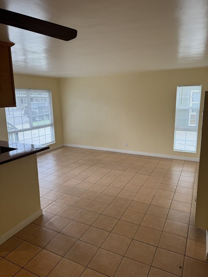 136 E. Bay - A #A - Photo 5 of 11