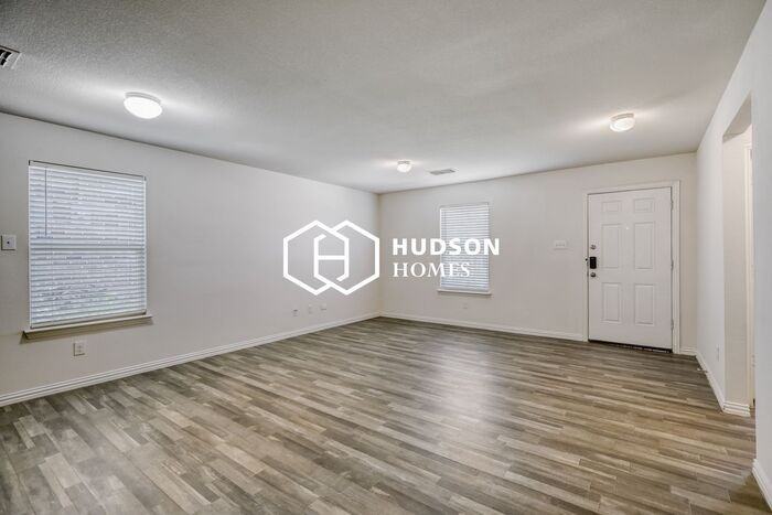 1117 Jones St - Photo 3 of 14