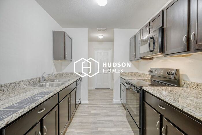 1117 Jones St - Photo 4 of 14