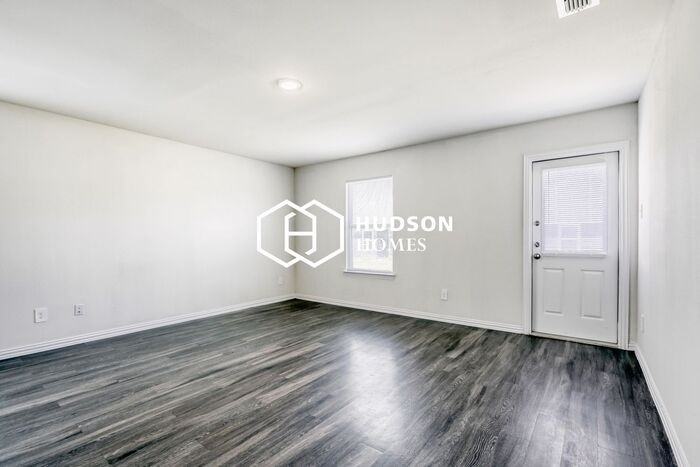 429 Shorty St - Photo 3 of 14