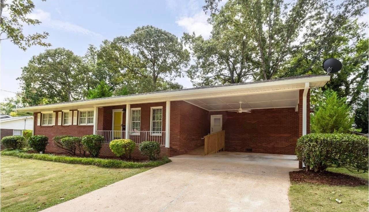 947 Boswell Dr - Photo 2 of 11