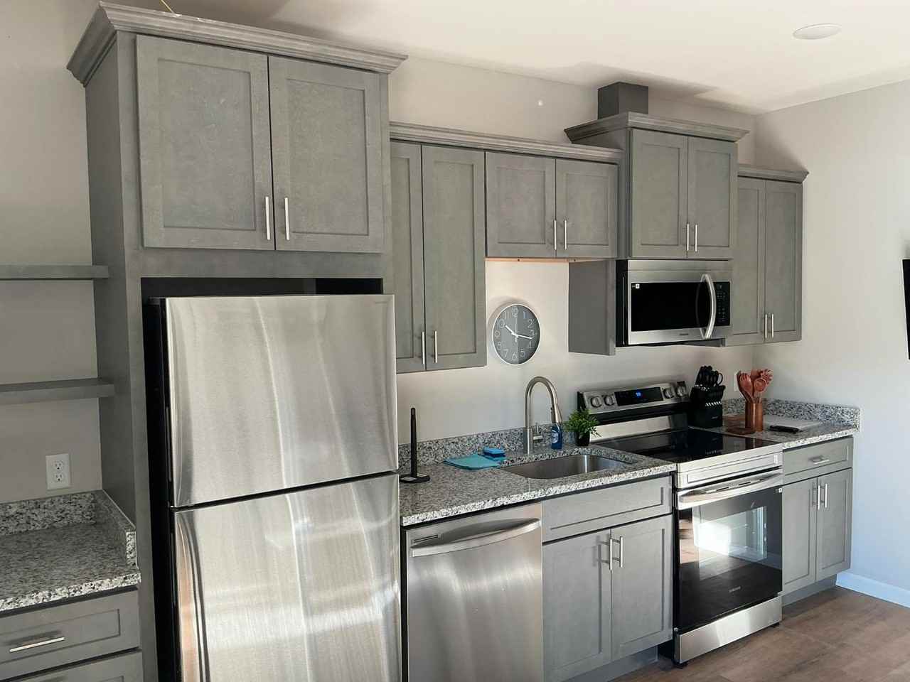 The Greys @ 52nd - Photo 2 of 13