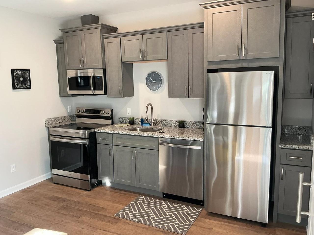 The Greys @ 52nd - Photo 4 of 13