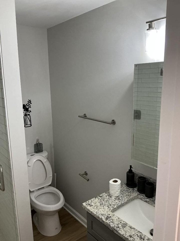 The Greys @ 52nd - Photo 5 of 13