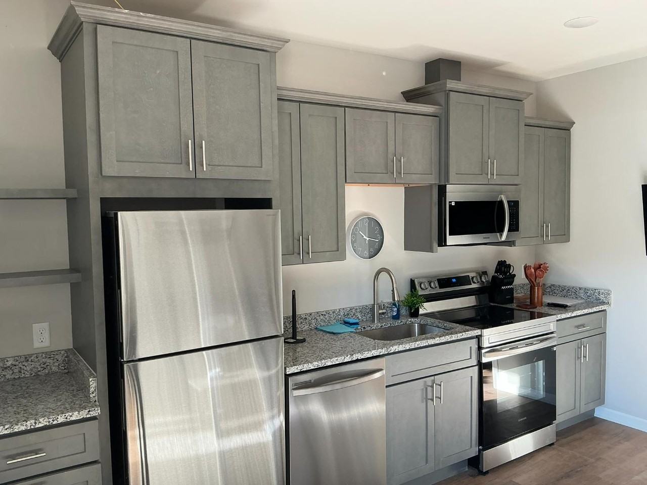 The Greys @ 52nd - Photo 7 of 13