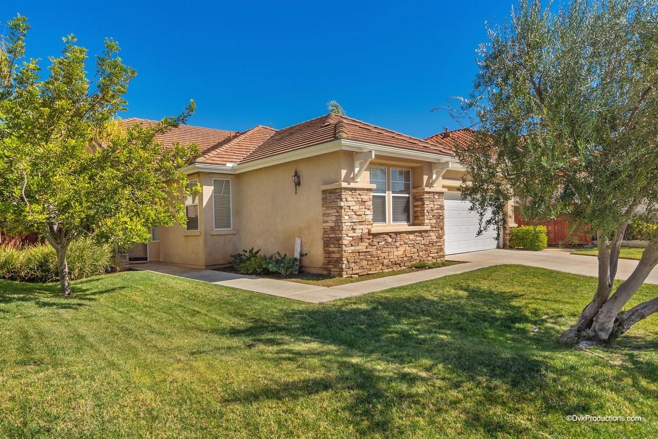 575 Chesterfield Cir #1 - Photo 3 of 24