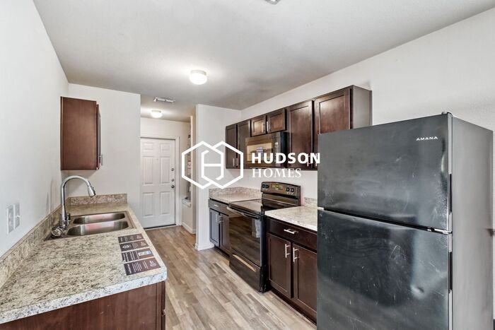 207 Robbins St - Photo 5 of 14