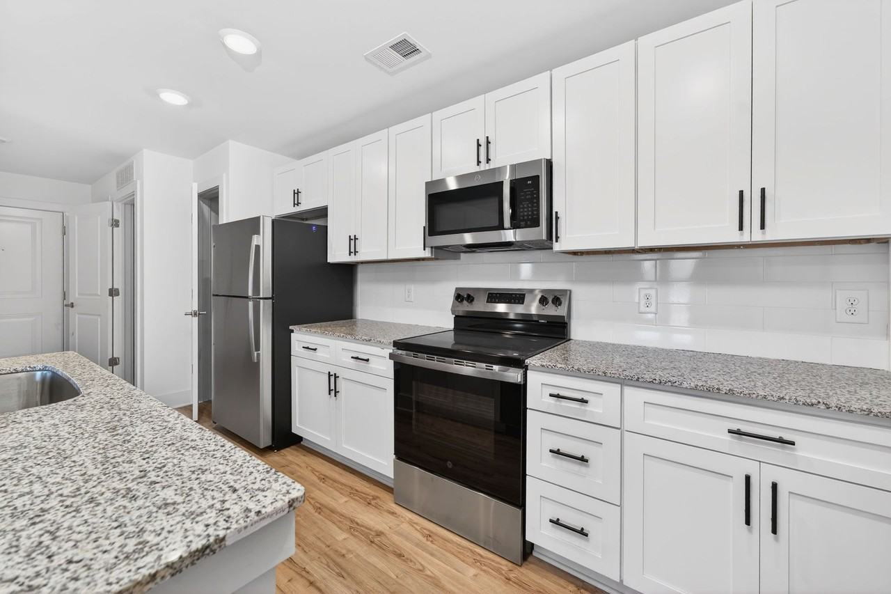 The Addenbrook Apartments - Photo 4 of 20