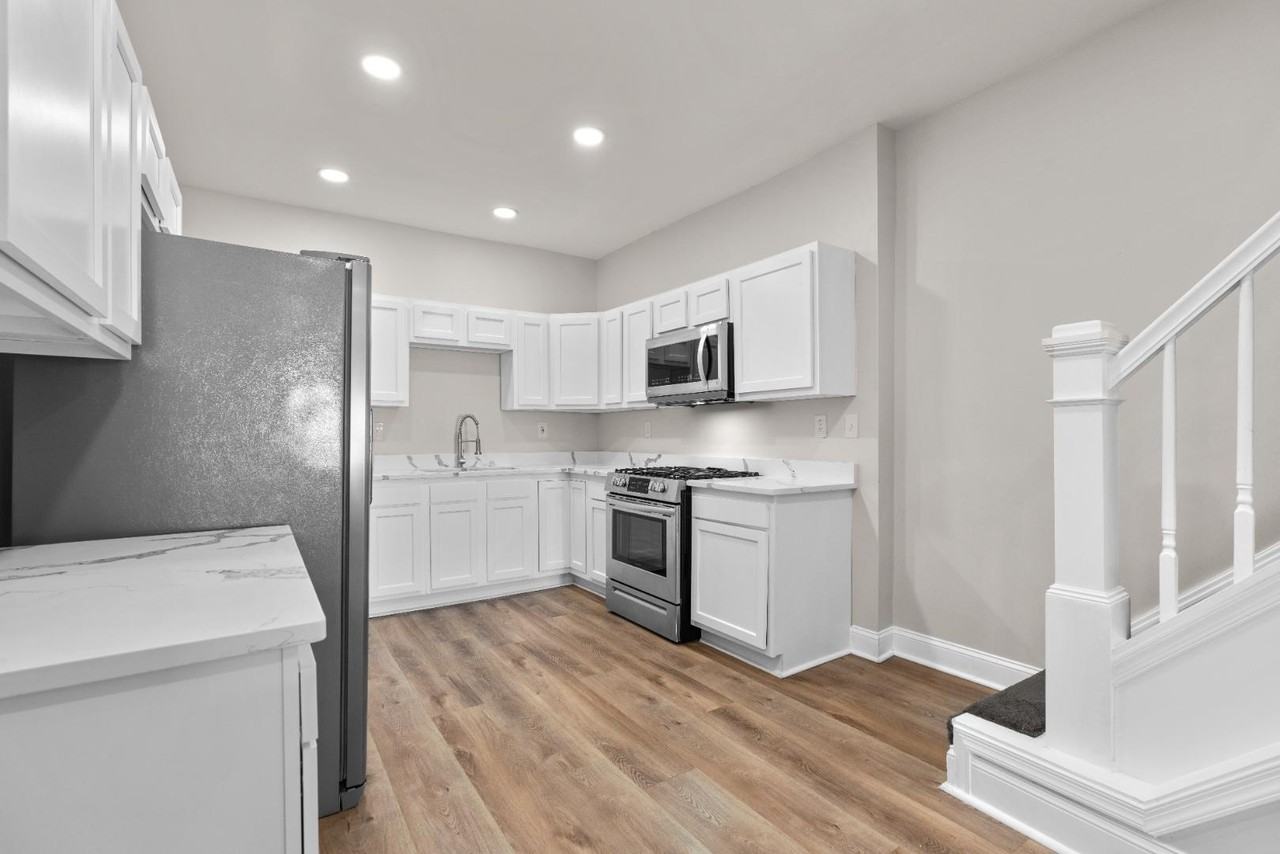 2429 Ashland Ave - Photo 4 of 20