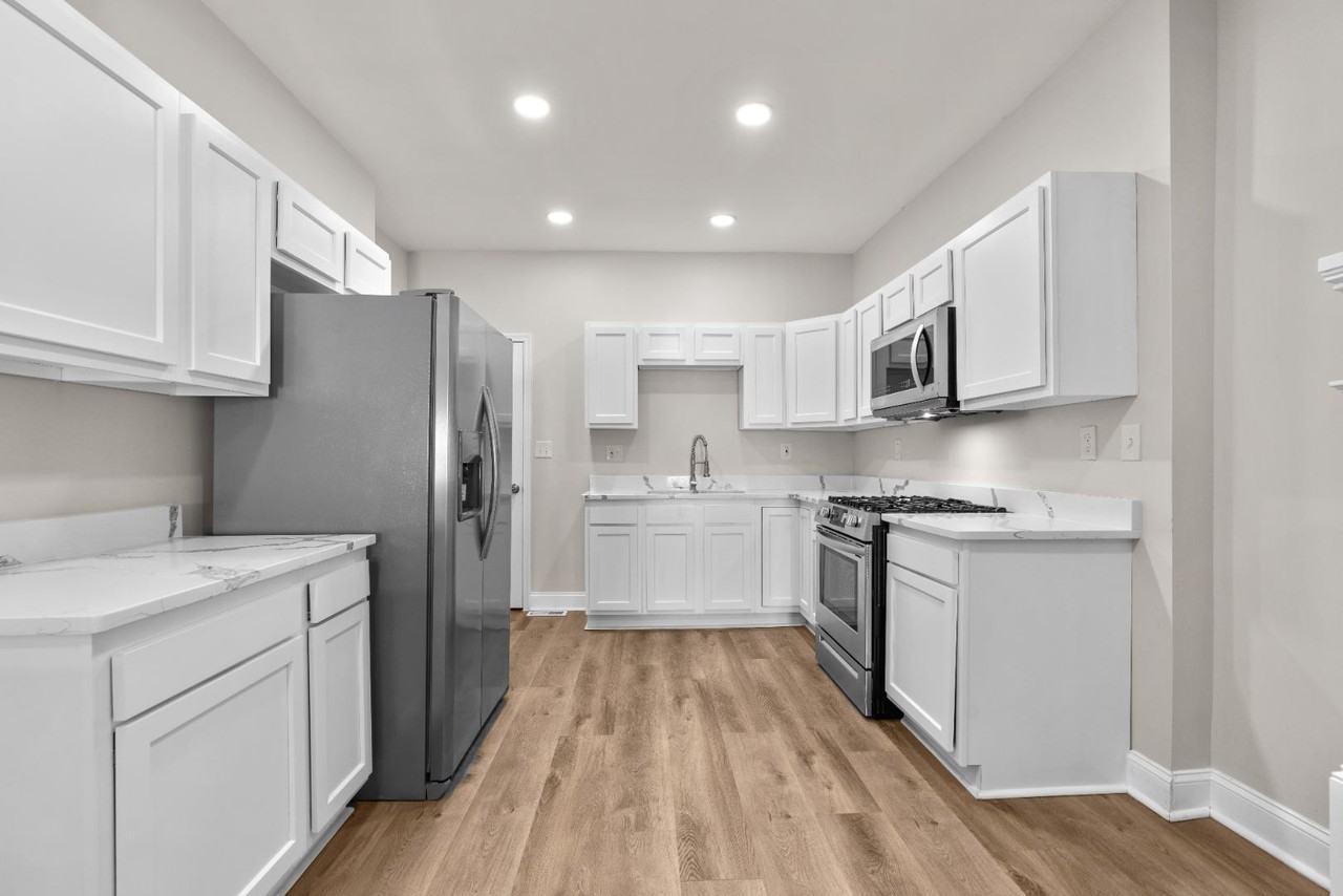 2429 Ashland Ave - Photo 6 of 20