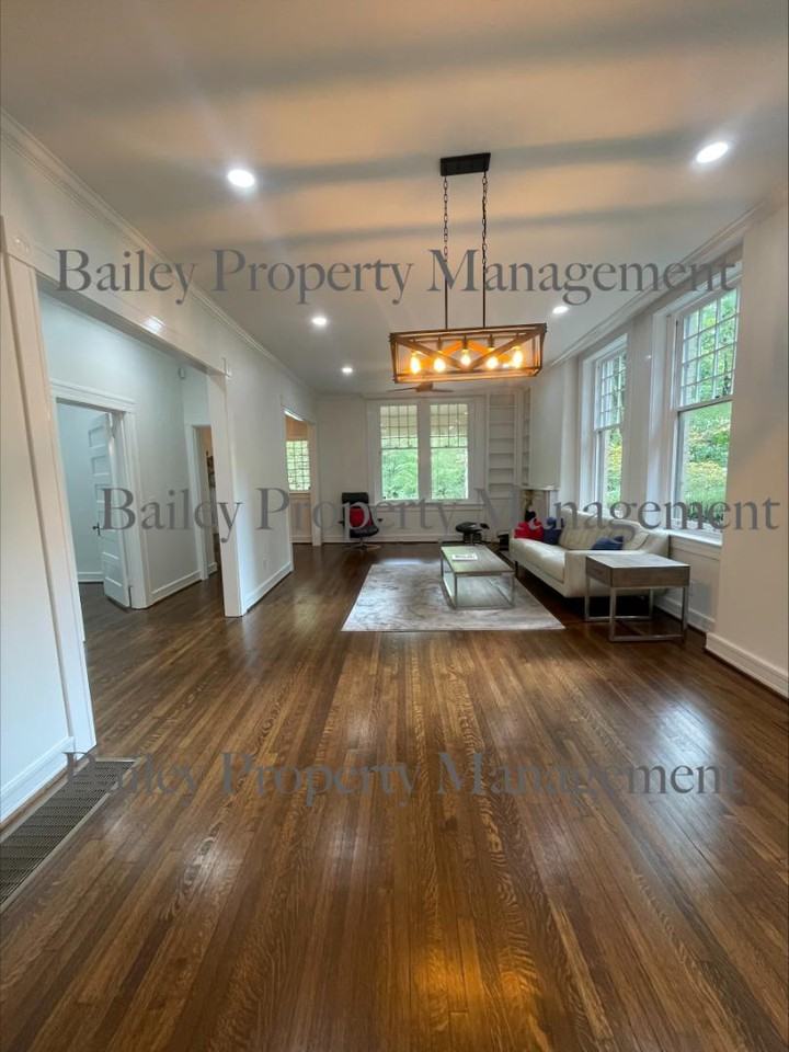 2541 Cherokee Pkwy Apt 1 - Photo 4 of 11