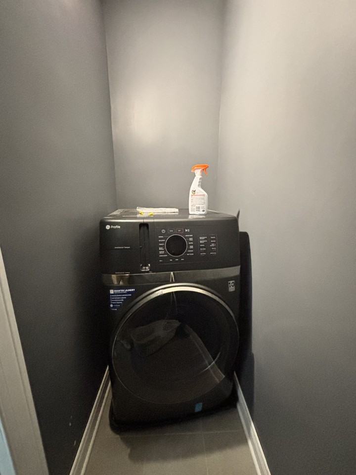 616 Clinton St #1 - Photo 7 of 9