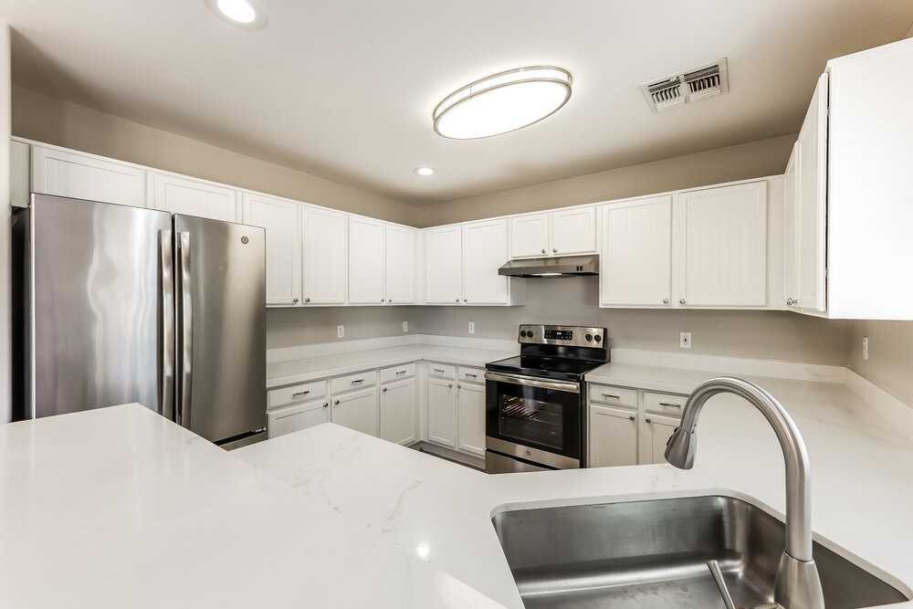 12249 W Larkspur Rd - Photo 7 of 17