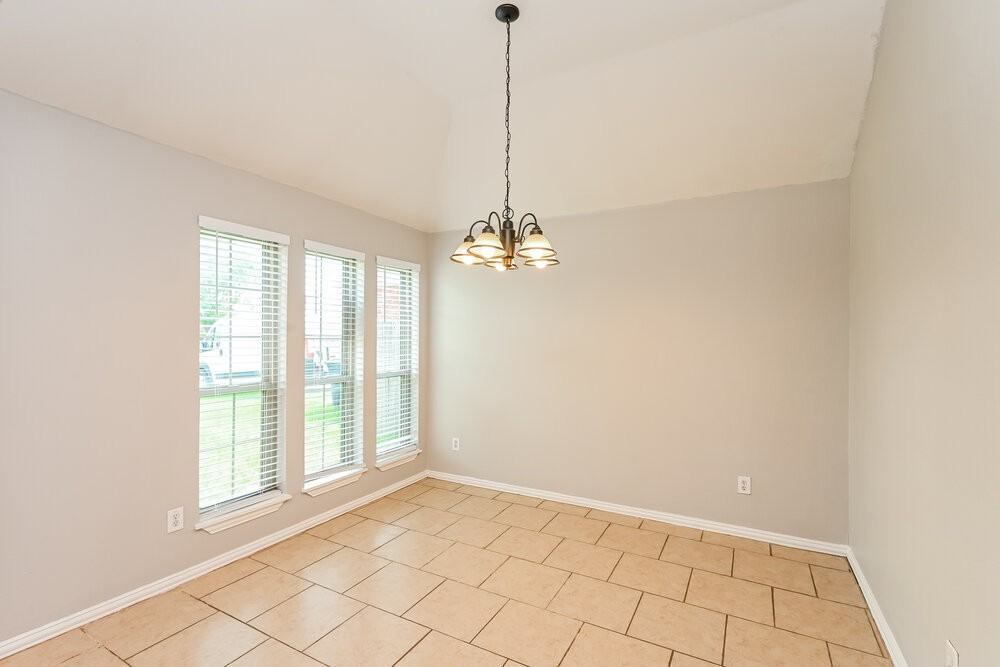 9324 Cynthia Ct - Photo 5 of 16