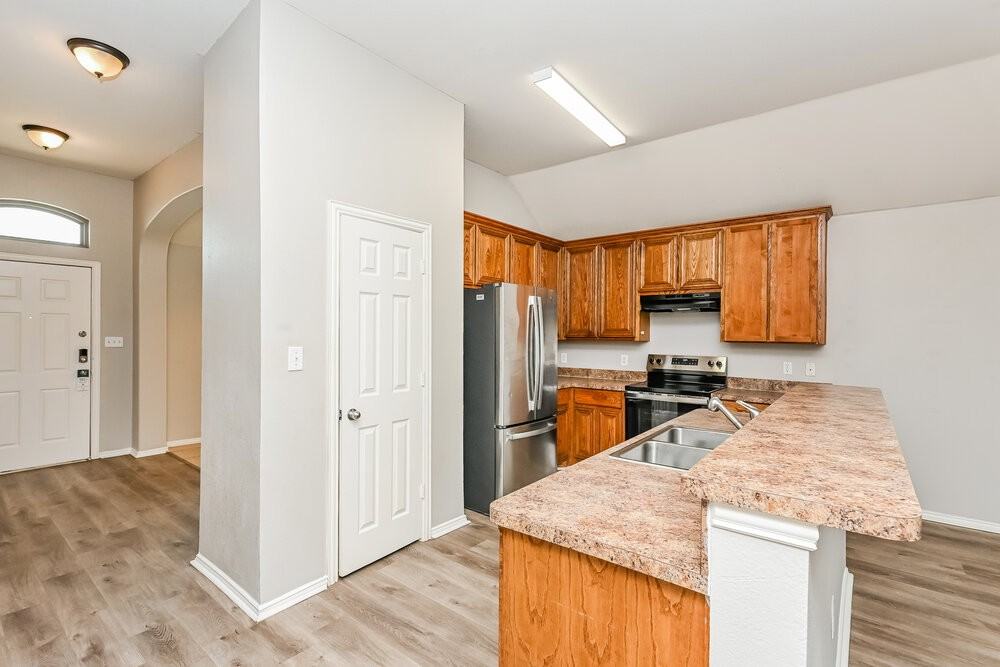 9324 Cynthia Ct - Photo 7 of 16