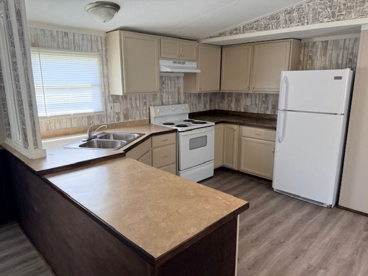 1366 Maple Ln #8 - Photo 4 of 11