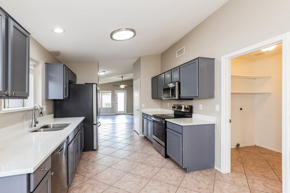 2267 E Arabian Dr - Photo 6 of 16