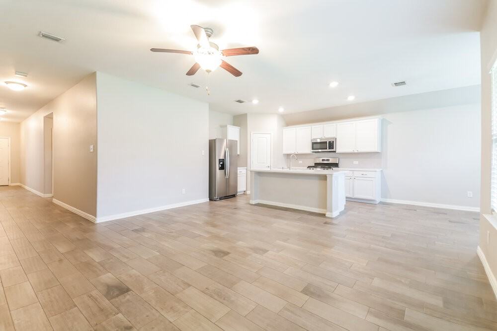 922 Evergreen St - Photo 5 of 16